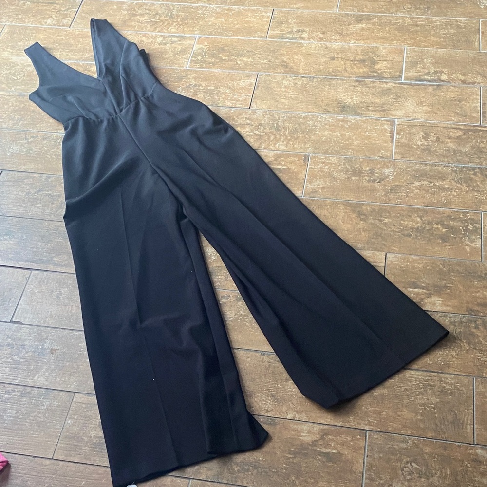 Abercrombie & Fitch Sleek Black Jumpsuit. Size medium. NWT. Side zipper.
